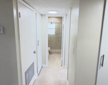 5545 N Lakewood Circle N - Photo Thumbnail 21