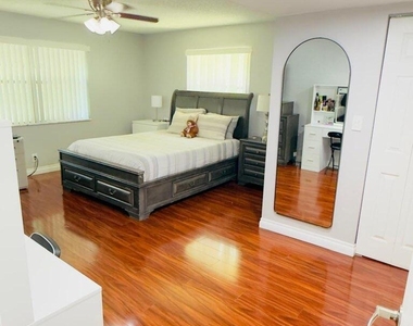 5545 N Lakewood Circle N - Photo Thumbnail 12