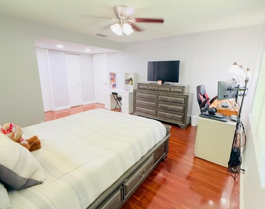 5545 N Lakewood Circle N - Photo Thumbnail 10