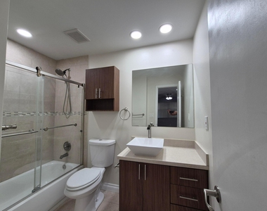 5545 N Lakewood Circle N - Photo Thumbnail 18