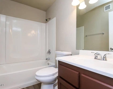6627 S 44th St Street - Photo Thumbnail 3
