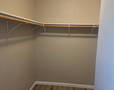 1241 N 48th Street - Photo Thumbnail 8