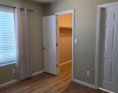 1241 N 48th Street - Photo Thumbnail 9