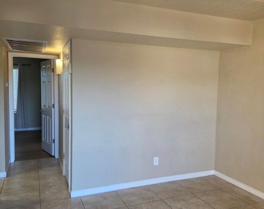 1241 N 48th Street - Photo Thumbnail 4