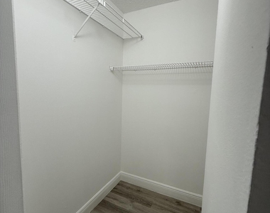 4324 Nw 9th Avenue - Photo Thumbnail 7