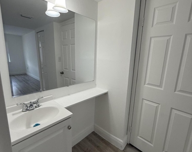 4324 Nw 9th Avenue - Photo Thumbnail 4