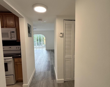 4324 Nw 9th Avenue - Photo Thumbnail 12