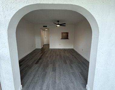 4324 Nw 9th Avenue - Photo Thumbnail 2