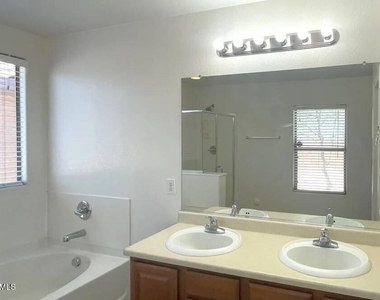 7811 S 63rd Dr, Drive S - Photo Thumbnail 12