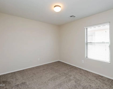 7811 S 63rd Dr, Drive S - Photo Thumbnail 13