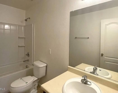 7811 S 63rd Dr, Drive S - Photo Thumbnail 15