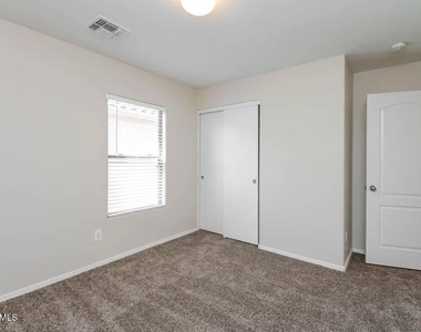 7811 S 63rd Dr, Drive S - Photo Thumbnail 5