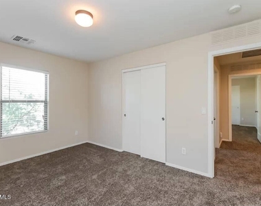 7811 S 63rd Dr, Drive S - Photo Thumbnail 4