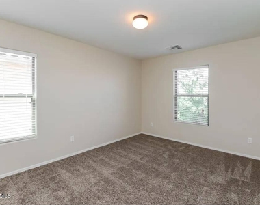 7811 S 63rd Dr, Drive S - Photo Thumbnail 6