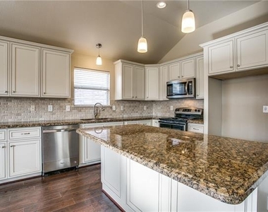 6809 Bear Hollow Lane - Photo Thumbnail 2