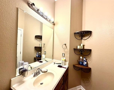 2102 Central Park Drive - Photo Thumbnail 21
