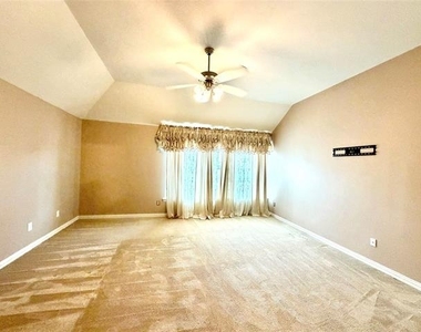 2102 Central Park Drive - Photo Thumbnail 14