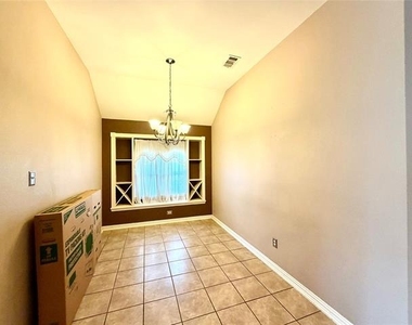 2102 Central Park Drive - Photo Thumbnail 8