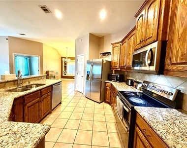 2102 Central Park Drive - Photo Thumbnail 11