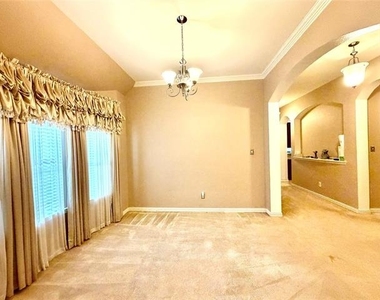2102 Central Park Drive - Photo Thumbnail 3