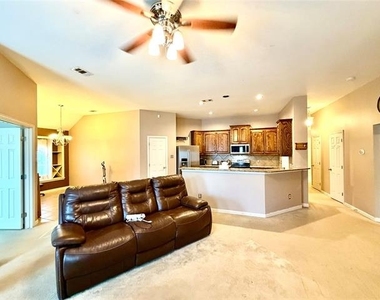 2102 Central Park Drive - Photo Thumbnail 7