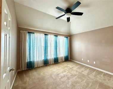 2102 Central Park Drive - Photo Thumbnail 9