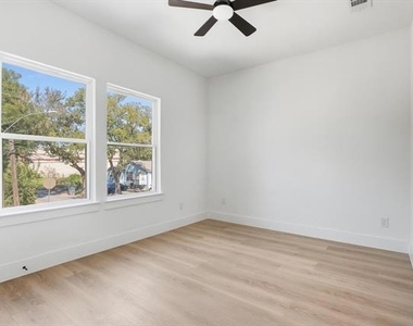 2534 Lowery Street - Photo Thumbnail 6