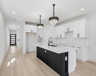 2534 Lowery Street - Photo Thumbnail 4