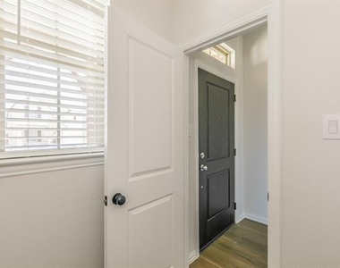 1000 S Hill Drive - Photo Thumbnail 38