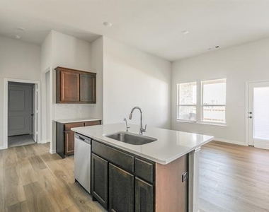 1000 S Hill Drive - Photo Thumbnail 9
