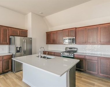1000 S Hill Drive - Photo Thumbnail 21