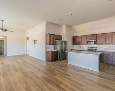1000 S Hill Drive - Photo Thumbnail 7