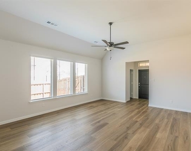 1000 S Hill Drive - Photo Thumbnail 4