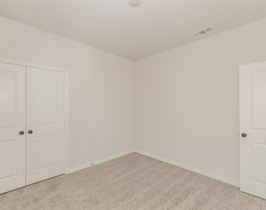 1000 S Hill Drive - Photo Thumbnail 25