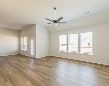 1000 S Hill Drive - Photo Thumbnail 5