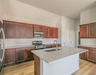 1000 S Hill Drive - Photo Thumbnail 22