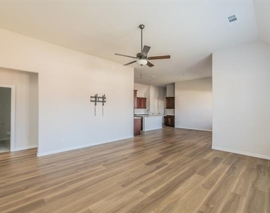 1000 S Hill Drive - Photo Thumbnail 2
