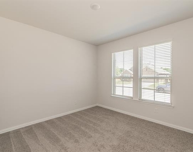 1000 S Hill Drive - Photo Thumbnail 27