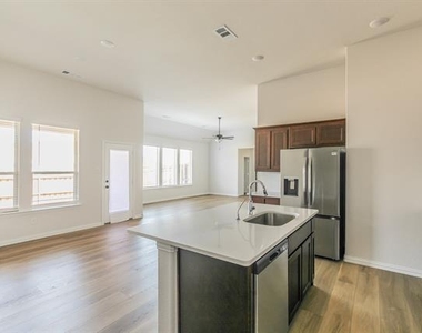 1000 S Hill Drive - Photo Thumbnail 8