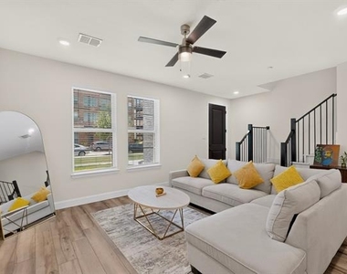 605 Friendswood - Photo Thumbnail 3