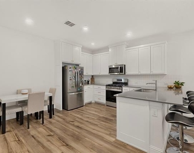 605 Friendswood - Photo Thumbnail 7