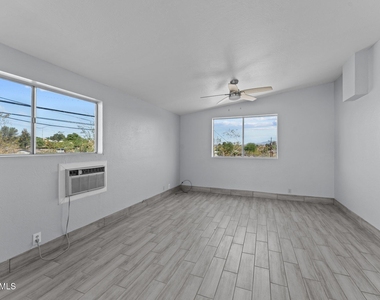 692 W Wickenburg Way - Photo Thumbnail 4