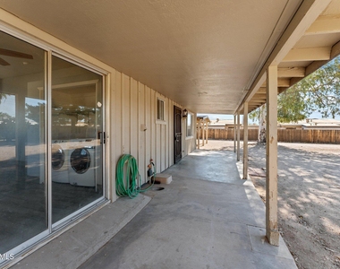 692 W Wickenburg Way - Photo Thumbnail 7