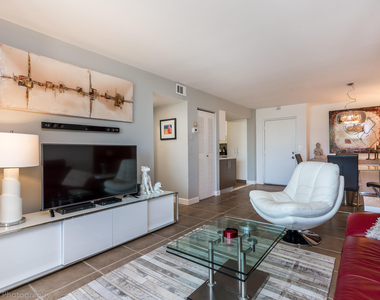 2255 Lindell Boulevard - Photo Thumbnail 2