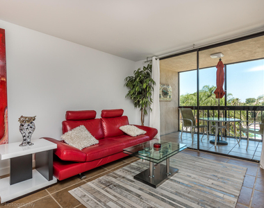 2255 Lindell Boulevard - Photo Thumbnail 1