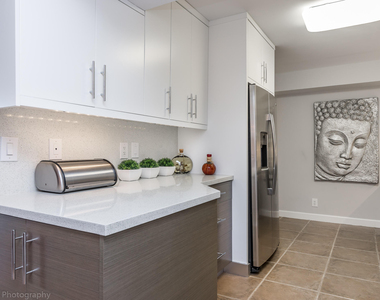2255 Lindell Boulevard - Photo Thumbnail 11