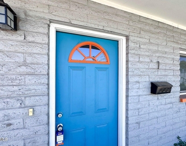 1118 S Mcclintock Drive - Photo Thumbnail 19