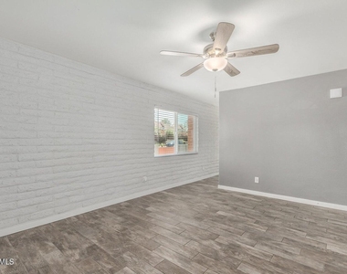 1118 S Mcclintock Drive - Photo Thumbnail 3