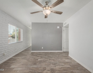1118 S Mcclintock Drive - Photo Thumbnail 6