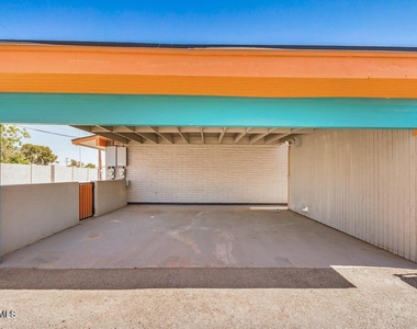 1118 S Mcclintock Drive - Photo Thumbnail 17
